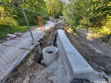 Sanacija plazu pod občinsko cesto Laze–Vrhač (4)